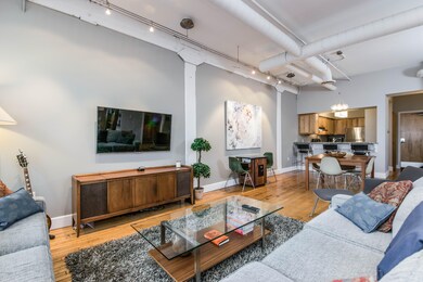 005-Living_Room-3860929-large