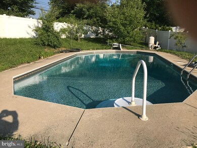 4324 Sweeney Cir, Brookhaven, PA 19015 - photo 5