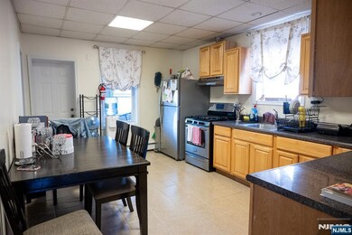 210 E 16th St, Paterson, NJ 07524 - photo 5