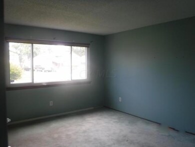 2910 Falcon Bridge Dr, Columbus, OH 43232 - photo 2