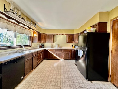 337 N Adams St W, Gwinn, MI 49841 - photo 3