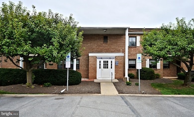 108 Woodstream Dr unit CONDO 108, Norristown, PA 19403 - photo 3