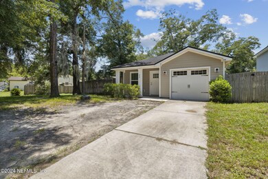 256 Aquarius Cir N, Jacksonville, FL 32216 - photo 2