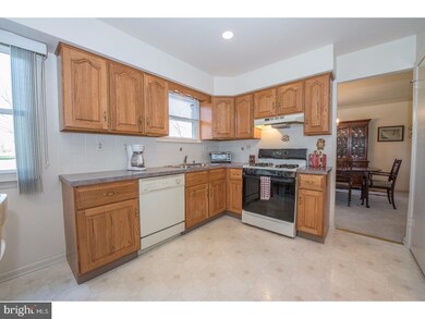 1497 Logger Ln, Harleysville, PA 19438 - photo 5