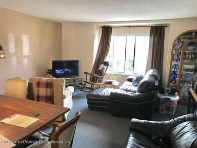 22 Zachary addictional living room