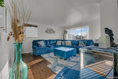 24880 Warrington Ave, Eastpointe, MI 48021 - photo 5