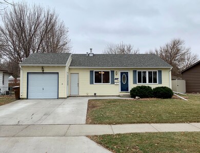 1403 Bridle Dr, Mitchell, SD 57301 - photo 2