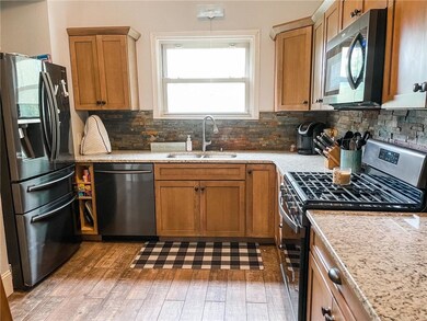 324 W 2nd St S, Newton, IA 50208 - photo 7