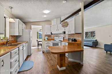 Kitchen (2)