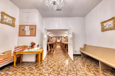 5106HubertSt-10