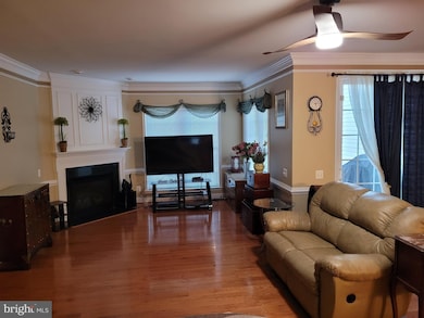 8195 Laurel Crossing Ln, Lorton, VA 22079 - photo 6