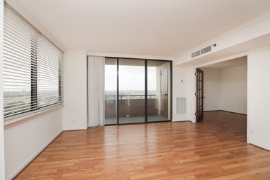 Great living space to arrange to your liking.  Sec