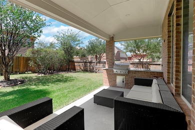 Nice sized yard with only one side neighbor! Ready for grilling and watching the Fall games!