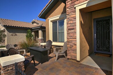 6672 W Mockingbird Way-large-003-025-Fro