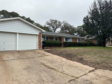 532 Plainview Dr, Hurst, TX 76054 - photo 4