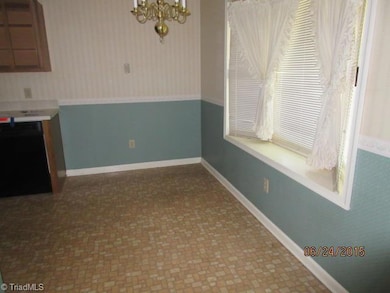Dining area in eat-in kitchen