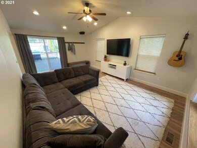 1310 N College St, Newberg, OR 97132 - photo 7