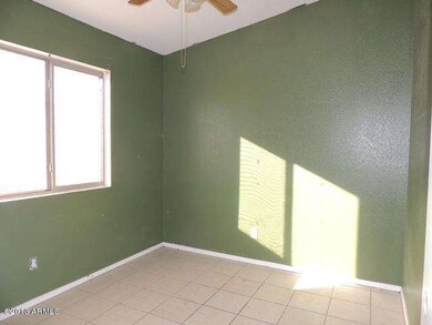 1421 Montebello - Den