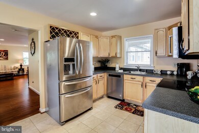 12703 Clearfield Dr, Bowie, MD 20715 - photo 5