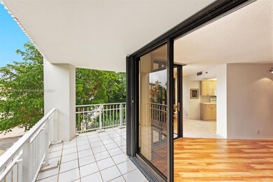 HUGE CORNER BALCONY