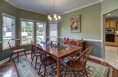 Formal Dining