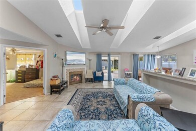 8138 Lesia Cir, Orlando, FL 32835 - photo 2