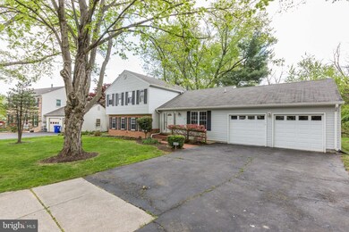 11025 Rutledge Dr, North Potomac, MD 20878 - photo 4