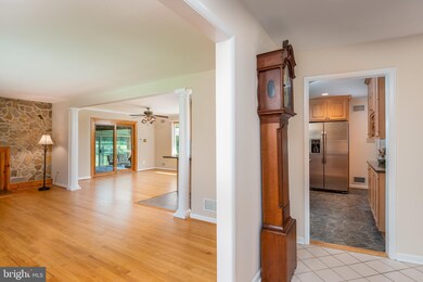 8013 Mckenstry Dr, Laurel, MD 20723 - photo 4