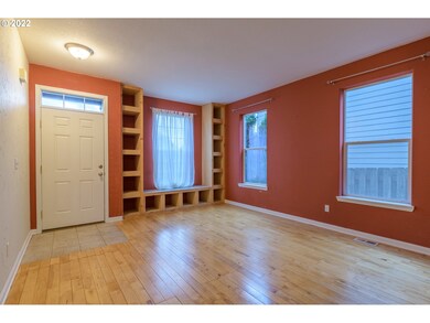 Living Room/Entrance