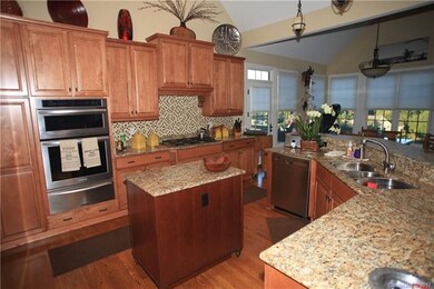 Kitchen/Island Bar