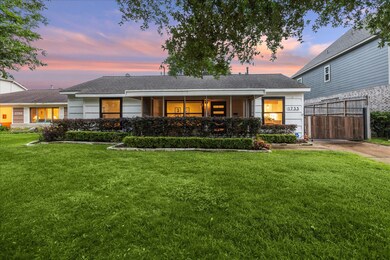 1733 Gardenia Dr, Houston, TX 77018 - photo 2