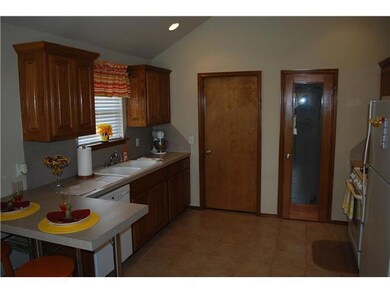 2109 NE 7th St, Moore, OK 73160 - photo 6