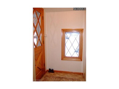 Greet your guests in the inviting entry w/large gu
