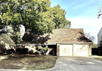 2638 Remmington Dr, Grand Prairie, TX 75052 - photo 2