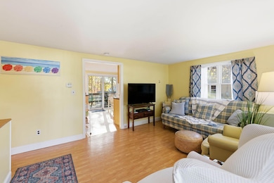 22-web-or-mls-15 Ovington Drive Final-15