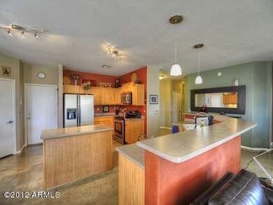 tour921215_Kitchen_400_300