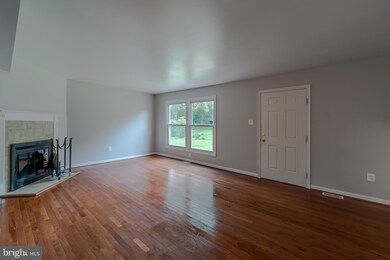 13014 Midsummer Ln, Bowie, MD 20715 - photo 4