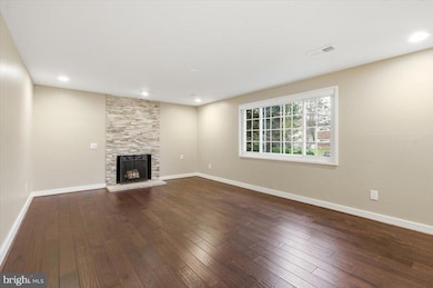 6926 Tyndale St, McLean, VA 22101 - photo 4