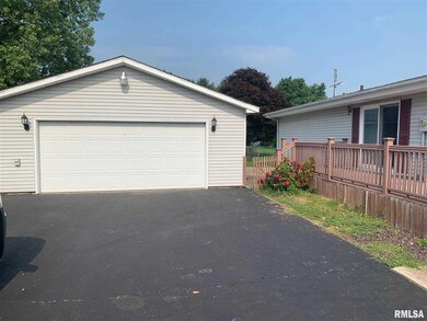 2101 Woodland Lakes Rd, Jacksonville, IL 62650 - photo 2