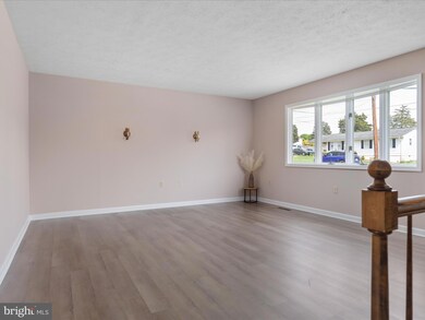 317 Crim Dr, Strasburg, VA 22657 - photo 4