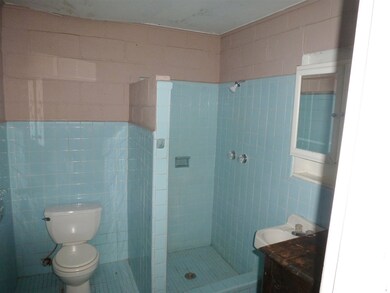 208 E Lyon St, Laredo, TX 78040 - photo 6