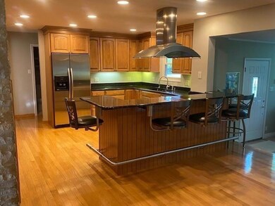 Bar stool that swivel in place