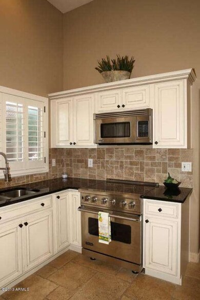 Kitchen-Viking Range