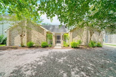 8018 Candle Ln, Houston, TX 77071 - photo 5