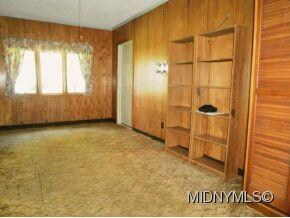 Breezeway w/entrance to garage