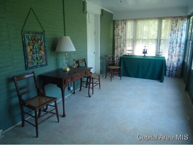 412 E Illini St, Virginia, IL 62691 - photo 5