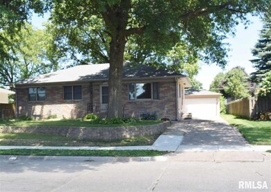 1838 W 36th St, Davenport, IA 52806 - photo 2