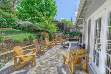 351 N 5th Ave, Gold Hill, OR 97525 - photo 6