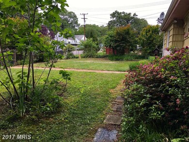 5803 Eastpine Dr, Riverdale, MD 20737 - photo 5