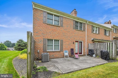 215 Wyntre Brooke Dr unit 1, York, PA 17403 - photo 2